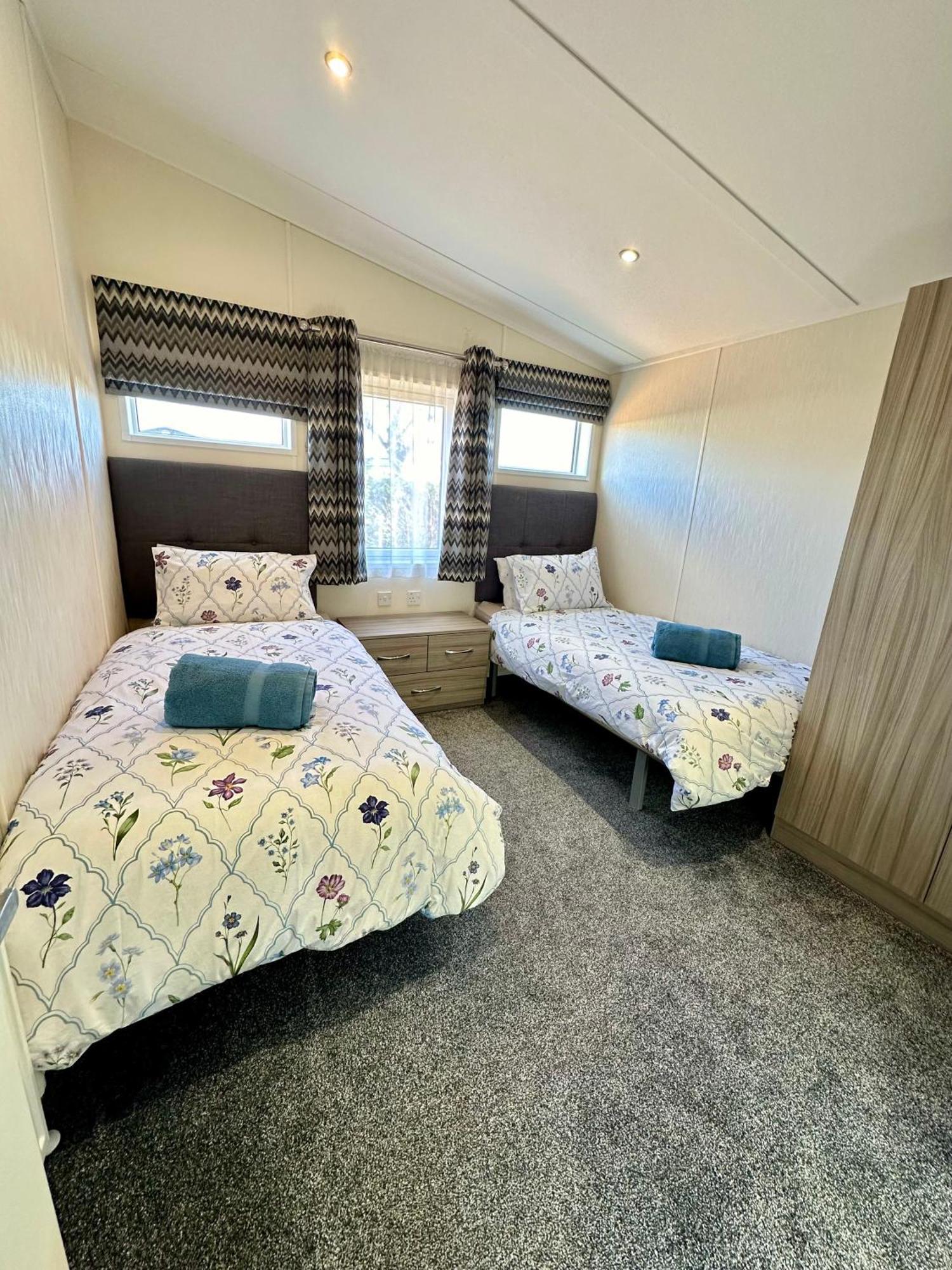 Bluebell Lodge, Dog Friendly เซาธ์เซอร์นีย์ ภายนอก รูปภาพ